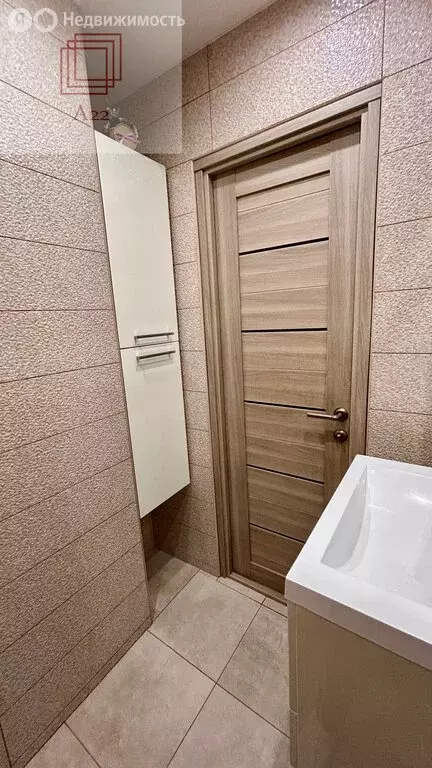3-комнатная квартира: Барнаул, улица Антона Петрова, 254 (87.5 м) - Фото 1