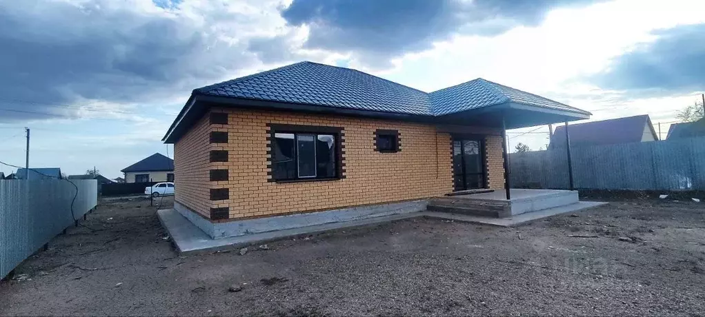 Дом в Оренбургская область, Оренбургский район, с. Нежинка Юбилейная ... - Фото 1