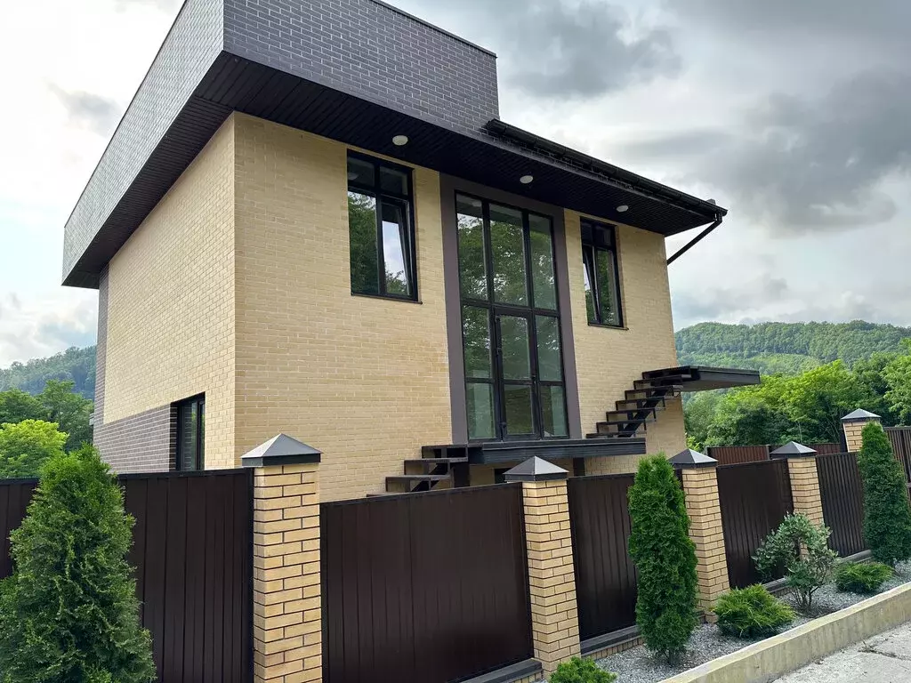 Дом в посёлок городского типа Дагомыс, Армавирская улица, 154/1 (180 ... - Фото 1