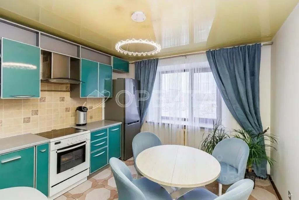 2-к кв. Тюменская область, Тюмень ул. Мельникайте, 138 (64.7 м) - Фото 1
