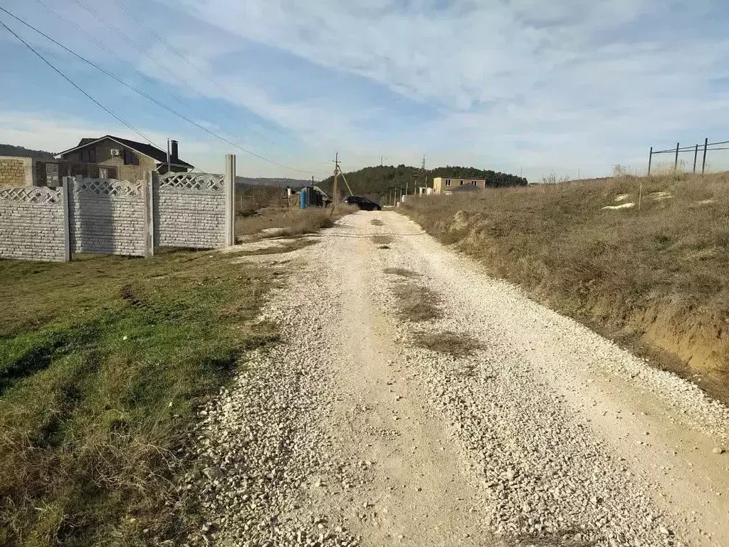 Участок в Крым, Симферопольский район, Добровское с/пос, с. Пионерское ... - Фото 1