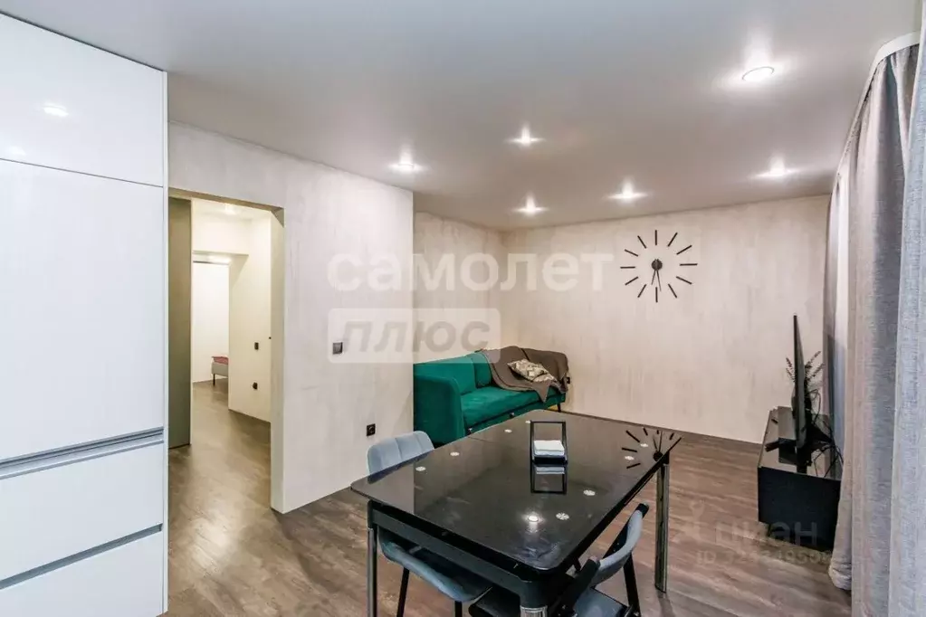 2-к кв. Тюменская область, Тюмень Амурская ул., 39 (57.9 м) - Фото 1