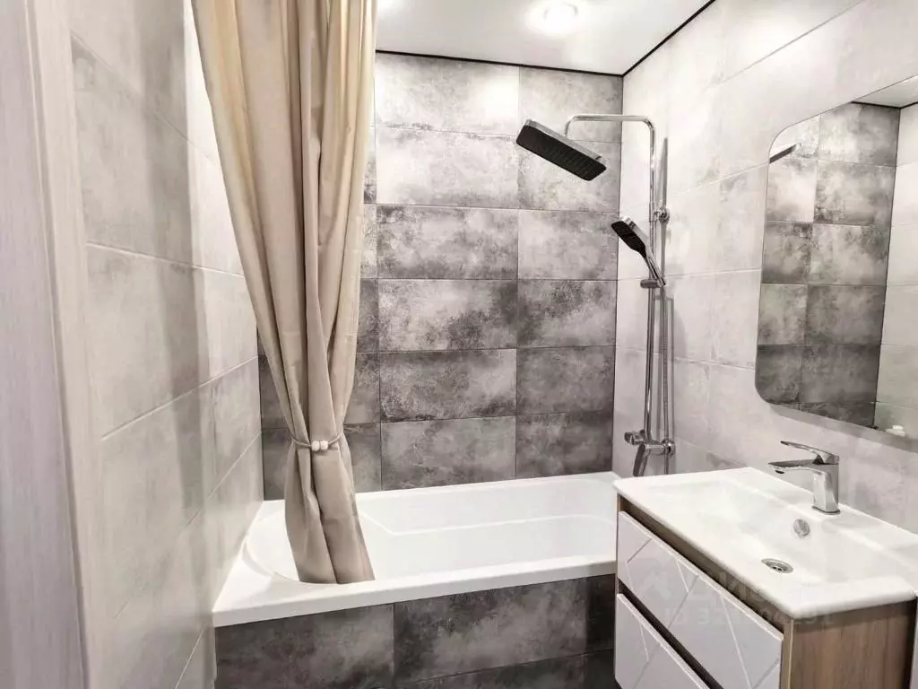 1-к кв. Тюменская область, Тюмень ул. Андрея Бушуева, 6 (43.2 м) - Фото 2