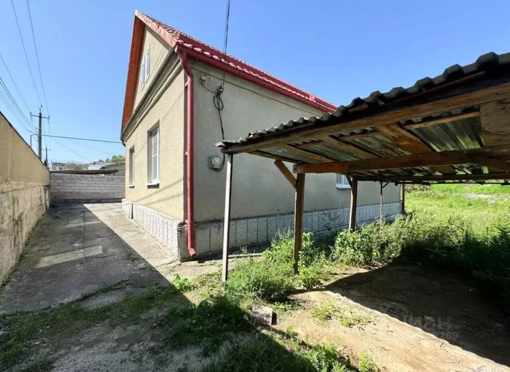 Дом в Кабардино-Балкария, Нальчик городской округ, с. Белая Речка ул. ... - Фото 1