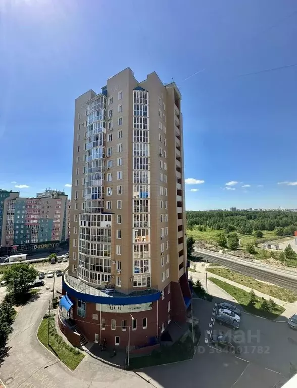 1-к кв. Омская область, Омск просп. Комарова, 15 (45.0 м) - Фото 1