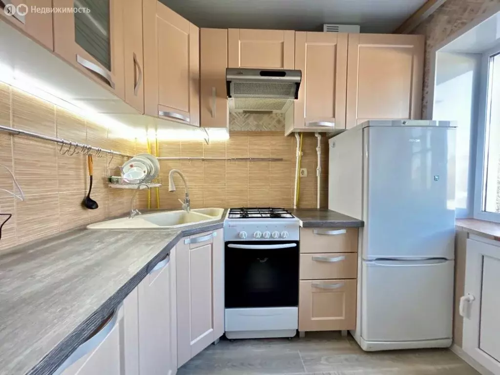 2-комнатная квартира: Курск, Резиновая улица, 11 (45 м) - Фото 1