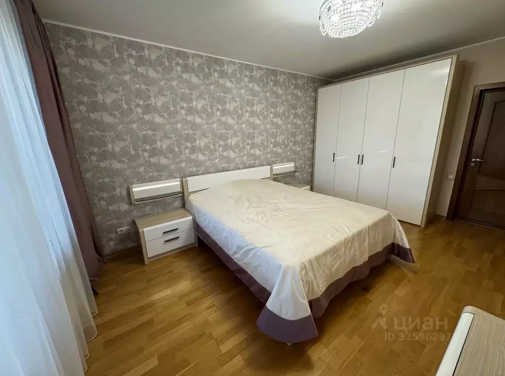 4-к кв. Башкортостан, Уфа Революционная ул., 111/2 (150.0 м) - Фото 1