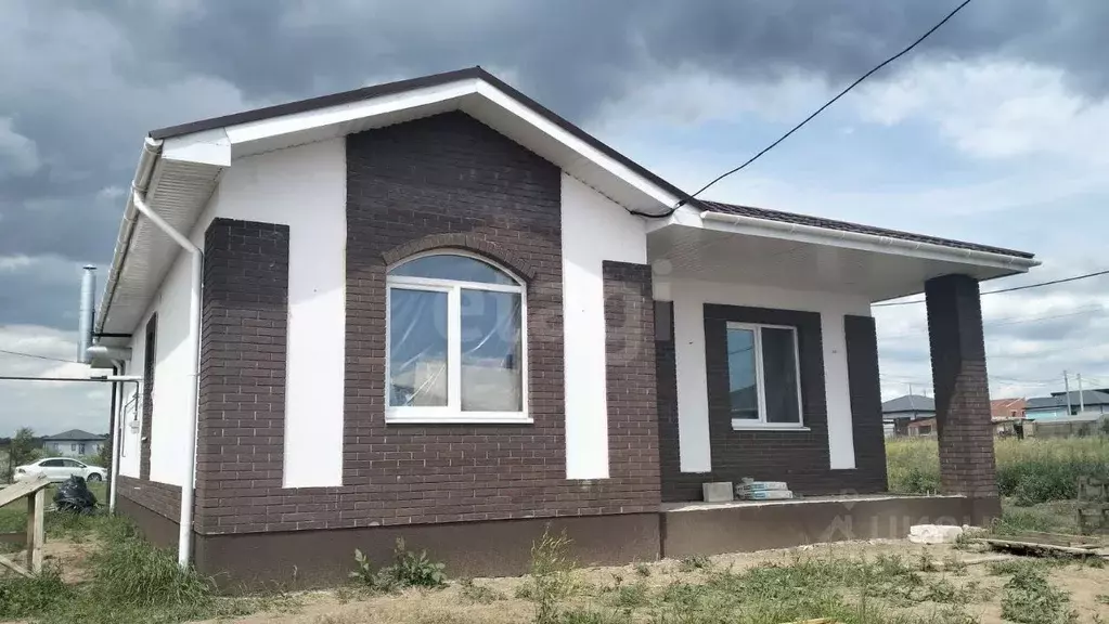 Дом в Саратовская область, с. Усть-Курдюм, 1-й мкр 37 (120 м) - Фото 0