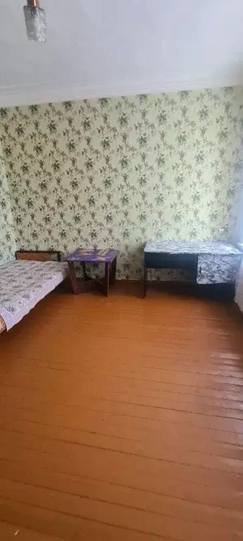 Комната Ленинградская область, Луга Киевская ул., 74 - Фото 0