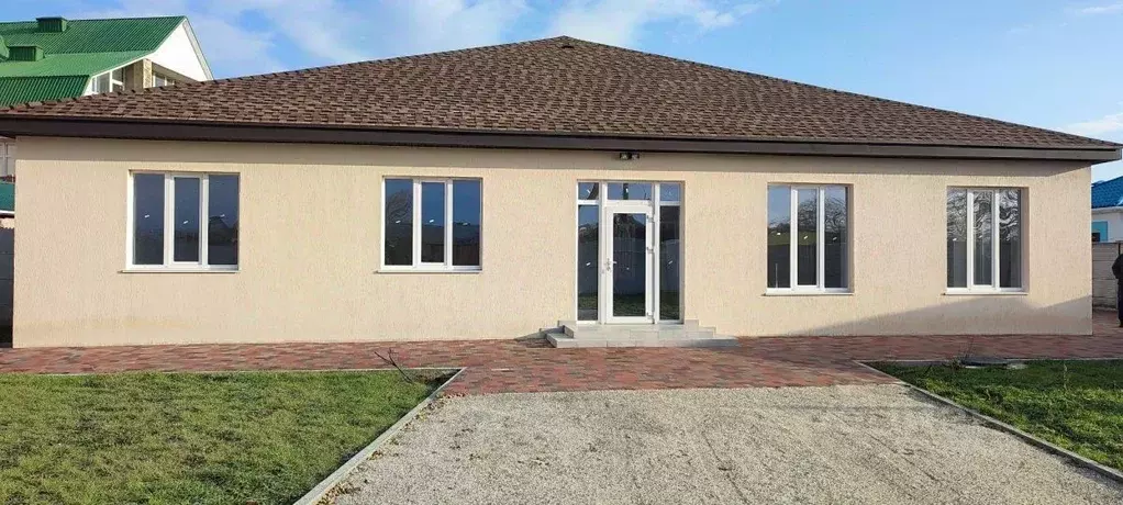 Дом в Крым, Евпатория городской округ, Заозерное пгт ул. Аллея Дружбы, ... - Фото 1