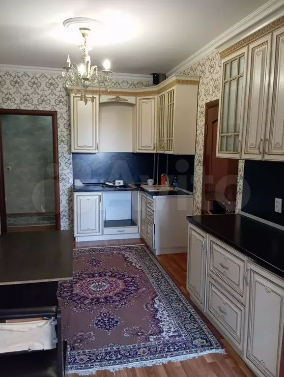 2-к. квартира, 60 м, 1/10 эт. - Фото 0