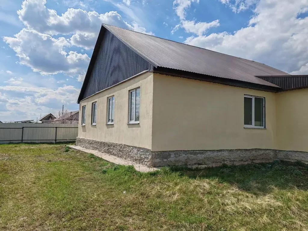 Таунхаус в Оренбургская область, с. Сакмара ул. Салмышская, 47 (82 м) - Фото 0