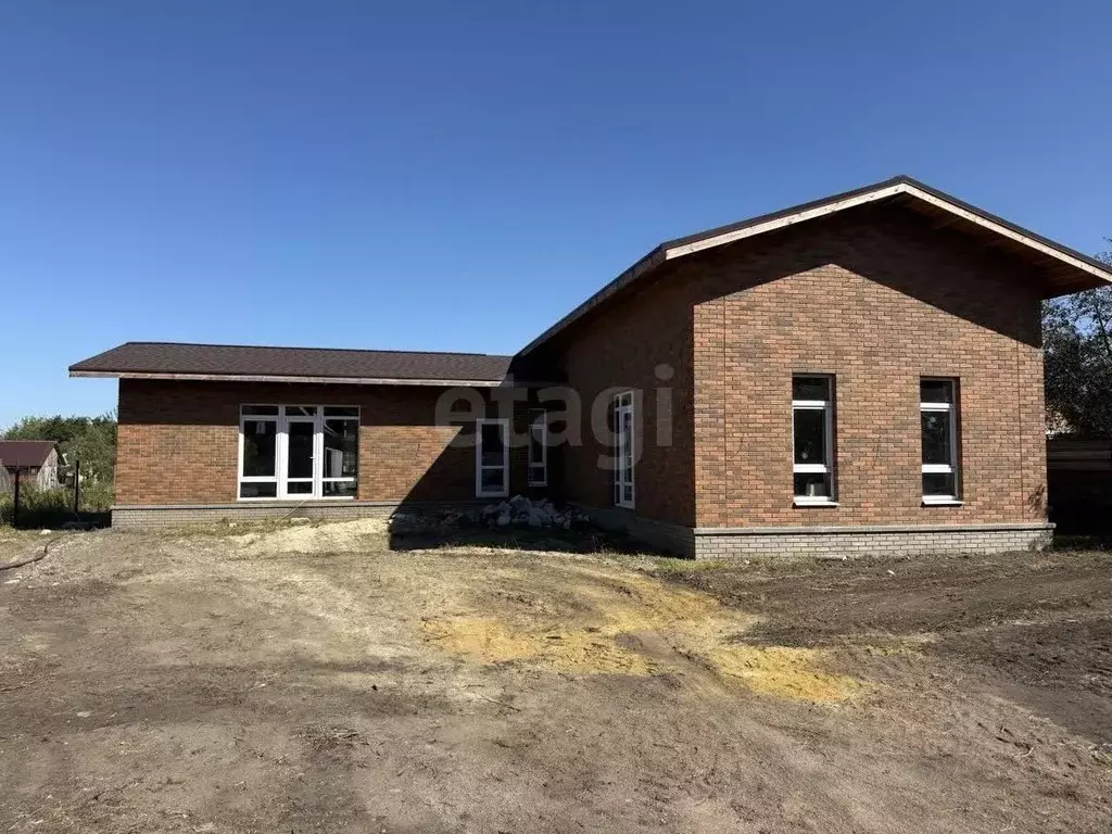 Дом в Белгородская область, Старооскольский городской округ, с. ... - Фото 1