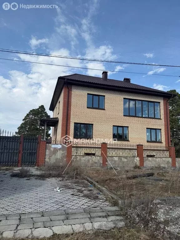 Дом в Челябинская область, Саткинский муниципальный округ, рабочий ... - Фото 1