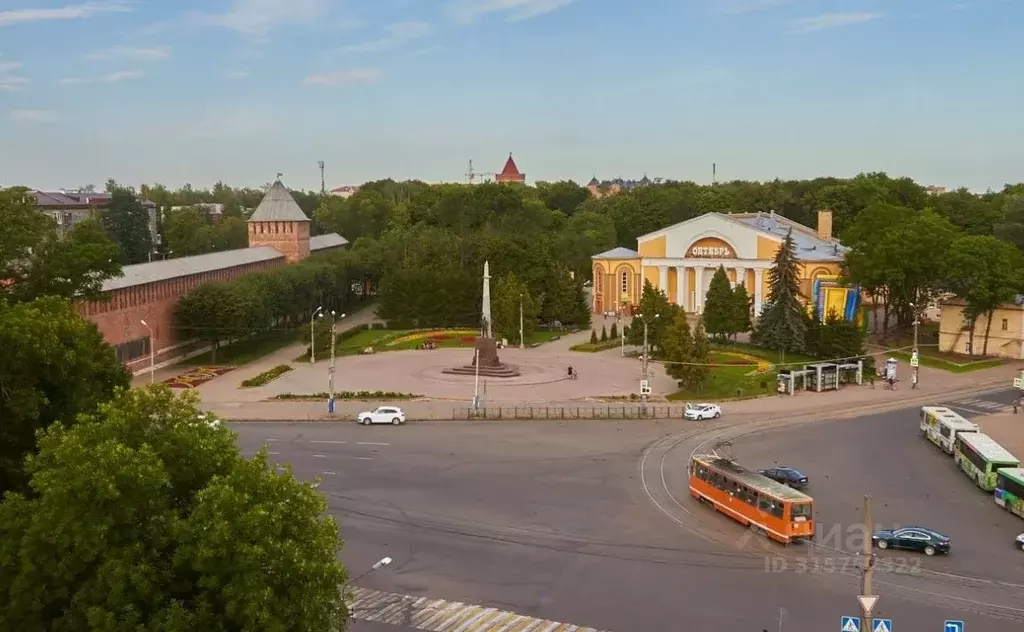 3-к кв. Смоленская область, Смоленск ул. Тенишевой, 4 (68.2 м) - Фото 0