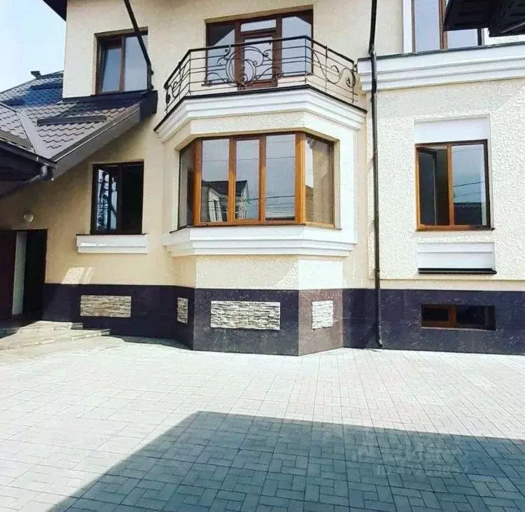 Дом в Кабардино-Балкария, Нальчик Балкарская ул. (450 м) - Фото 0