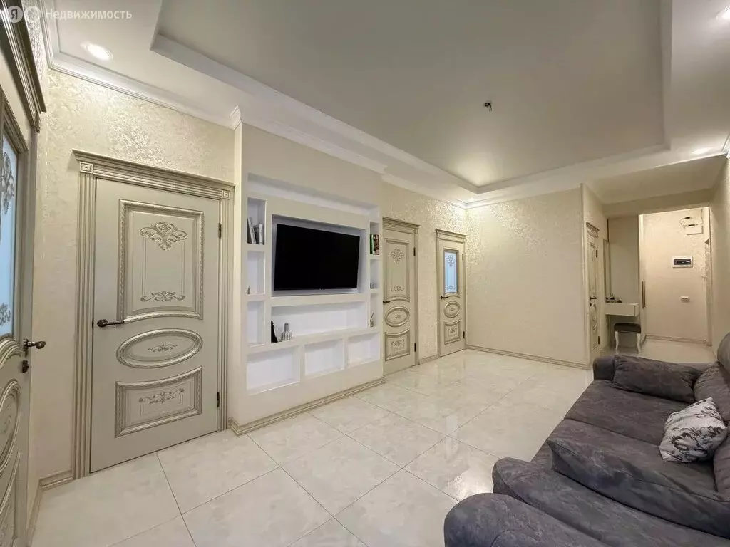 3-комнатная квартира: Нальчик, Оранжерейная улица, 7А (100 м) - Фото 1