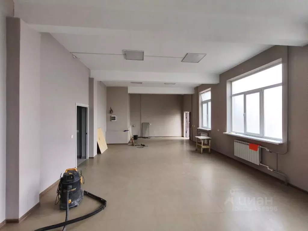 Помещение свободного назначения в Брянская область, Брянск ул. ... - Фото 1