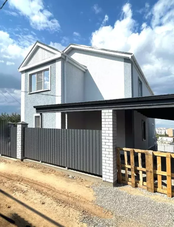 Дом в Астраханская область, Астрахань ул. Луначарского, 156 (120 м) - Фото 1