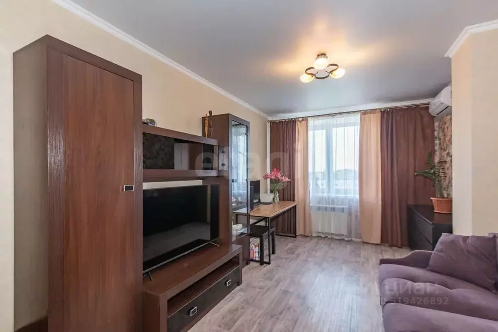 3-к кв. Омская область, Омск ул. Малиновского, 12к2/40 (65.8 м) - Фото 0