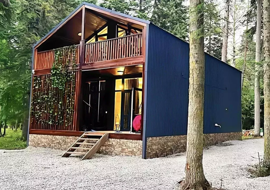 Дом в Карачаево-Черкесия, Зеленчукский район, с. Архыз 53/19 (200 м) - Фото 1