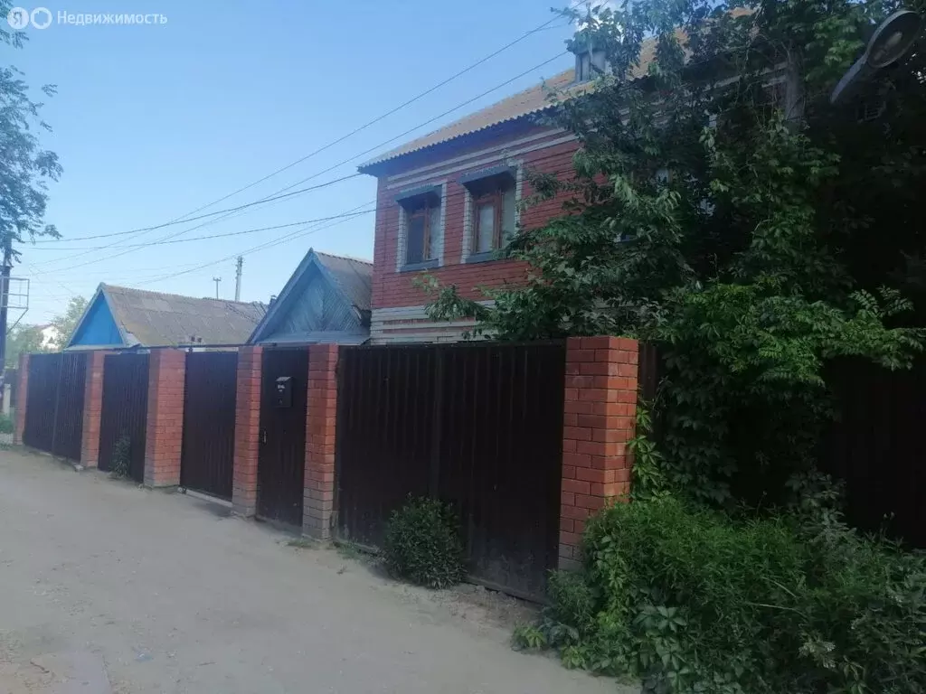 Дом в Астрахань, Ахтубинская улица, 45 (150 м) - Фото 1