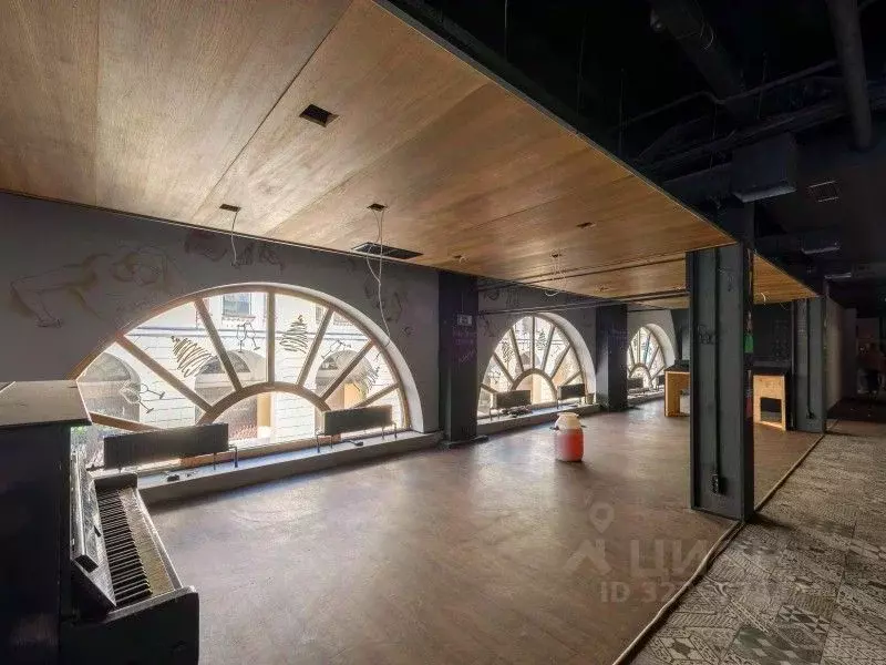 Помещение свободного назначения в Санкт-Петербург Думская ул., 4 (241 ... - Фото 1