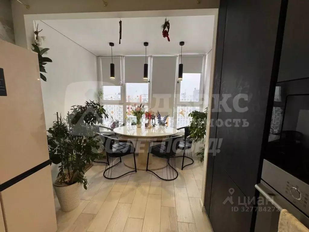 3-к кв. Тюменская область, Тюмень ул. Заполярная, 9 (85.0 м) - Фото 1