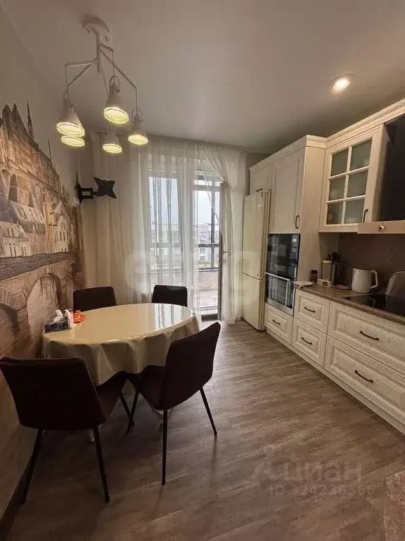 3-к кв. Тюменская область, Тюмень ул. Федюнинского, 30к3 (83.6 м) - Фото 1