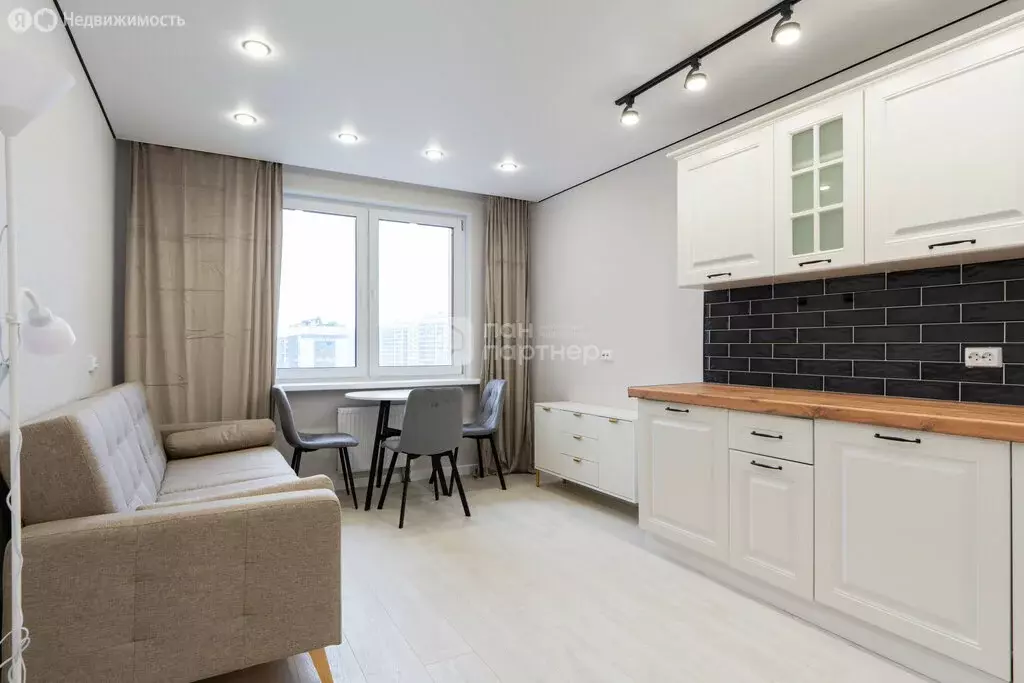 3-комнатная квартира: Мурино, улица Шувалова, 28 (79 м) - Фото 2