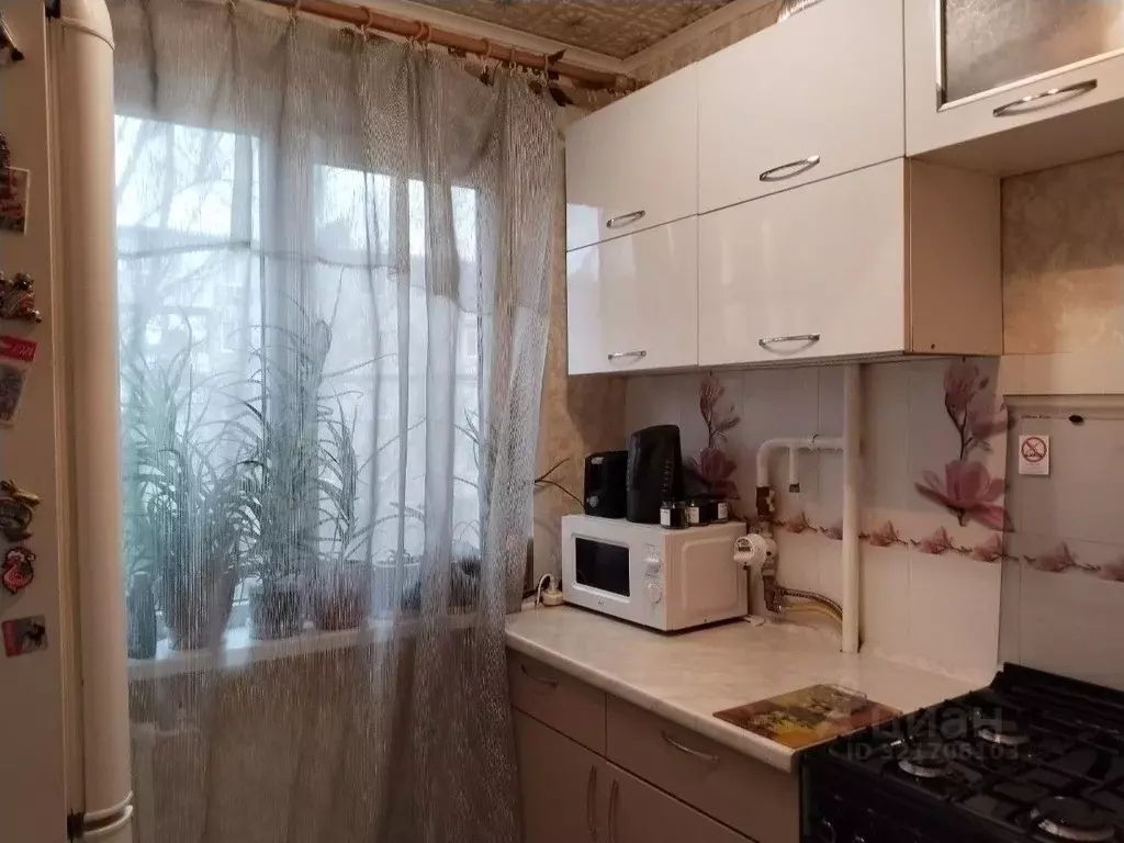 3-к кв. Волгоградская область, Волгоград Жилгородок мкр, ул. Гейне, 13 ... - Фото 0