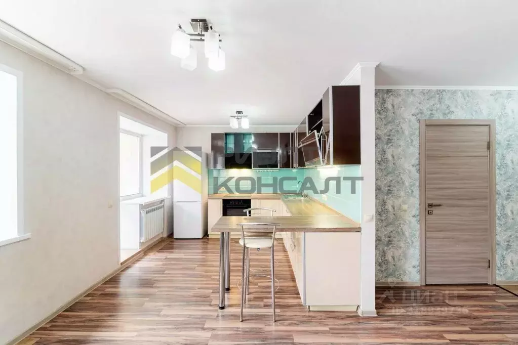 2-к кв. Омская область, Омск ул. Масленникова, 41 (65.0 м) - Фото 1