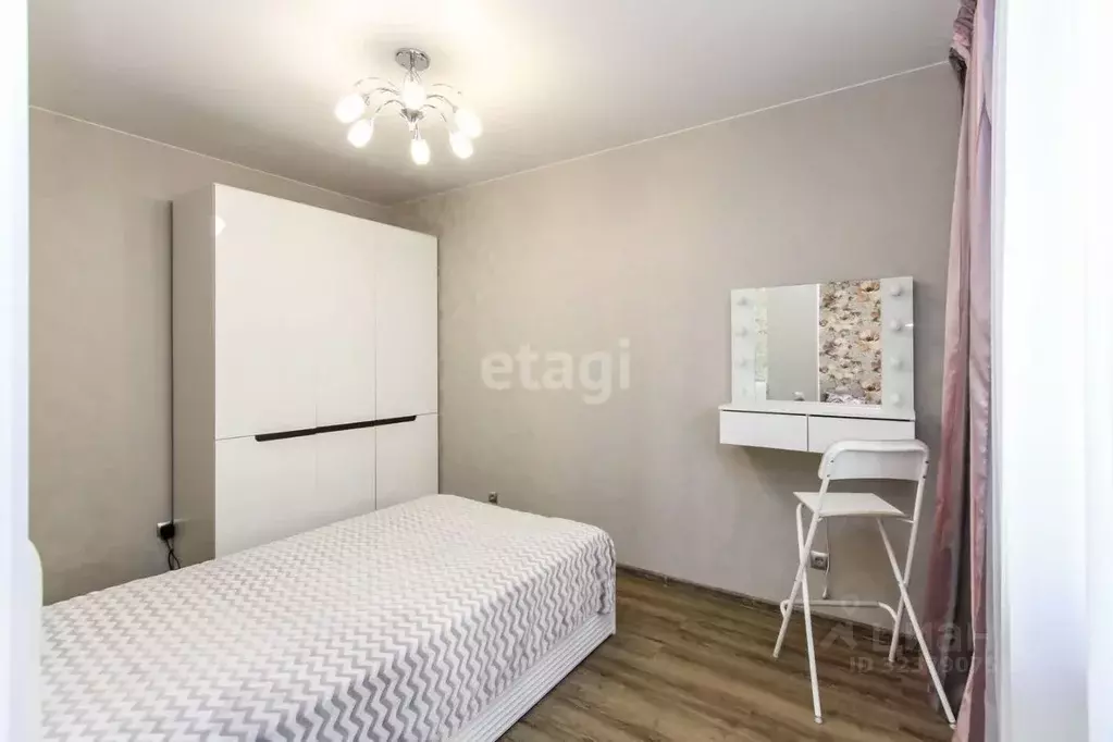 Студия Тюменская область, Тюмень ул. Тимофея Чаркова, 79к2 (32.4 м) - Фото 1