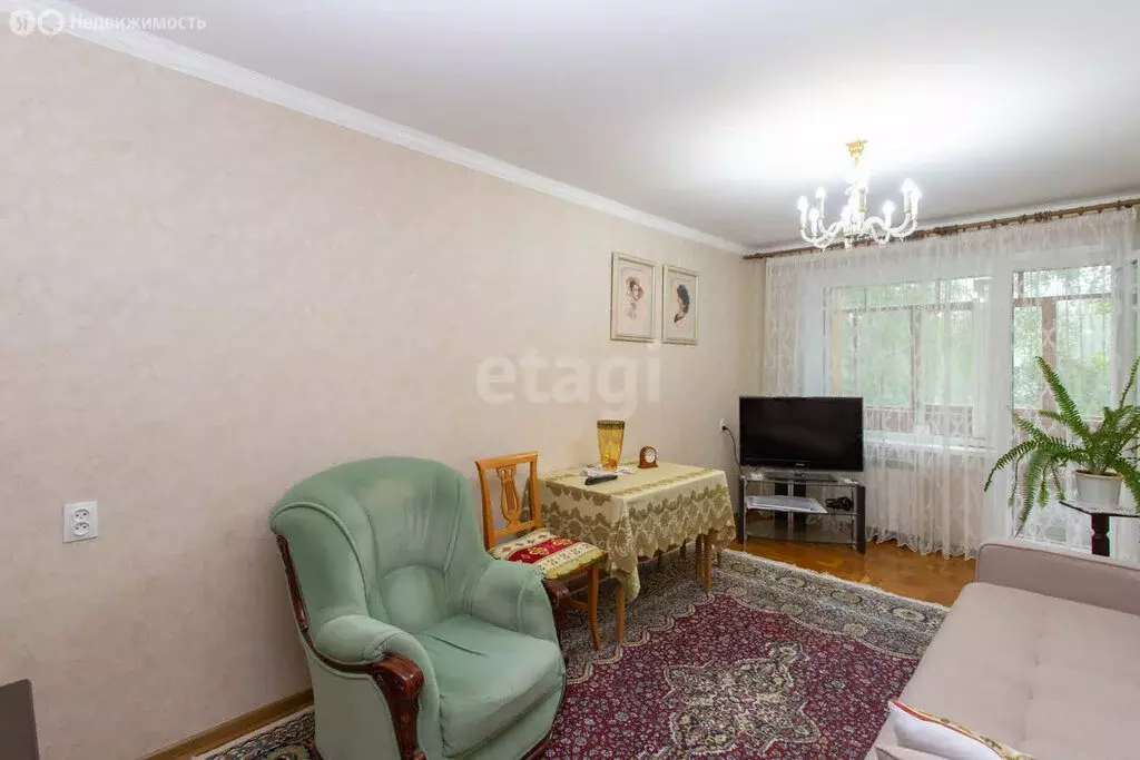 3-комнатная квартира: Тобольск, 6-й микрорайон, 11 (63.3 м) - Фото 1