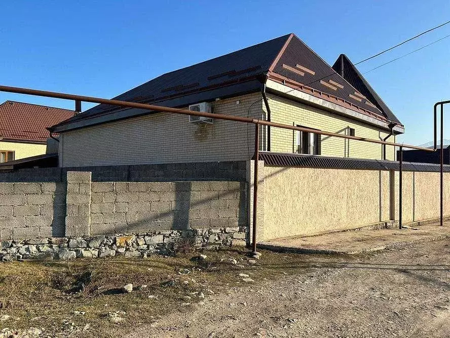 Коттедж в Дагестан, Казбековский район, с. Дылым ул. Якутская (126 м) - Фото 1