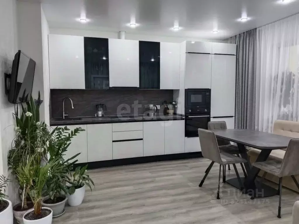 2-к кв. Ханты-Мансийский АО, Сургут Университетская ул., 15 (65.9 м) - Фото 2