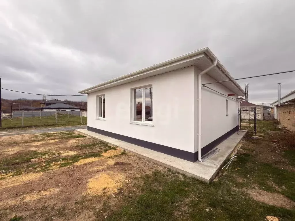 Дом в Крым, Симферопольский район, Добровское с/пос, с. Пионерское ул. ... - Фото 1