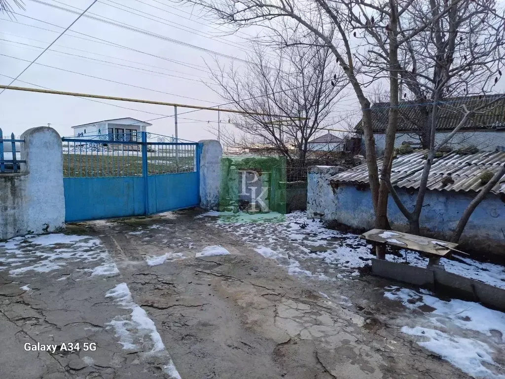 Дом в Крым, Черноморский район, Оленевское с/пос, с. Калиновка ул. ... - Фото 2