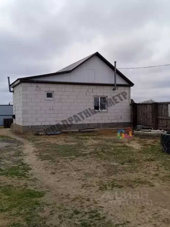 Дом в Калмыкия, Лаганский район, с. Буранное ул. Кирова, 7 (60 м) - Фото 1
