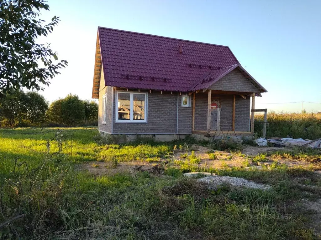 Дом в Калужская область, Жуковский муниципальный округ, с. Тарутино ... - Фото 1