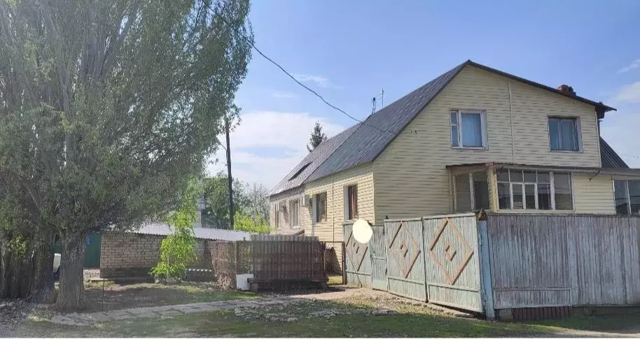 Дом в Саратовская область, Вольский район, Широкобуеракское ... - Фото 0