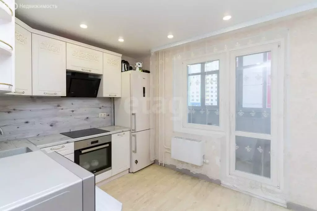 2-комнатная квартира: Тюмень, улица Федюнинского, 58 (58 м) - Фото 1