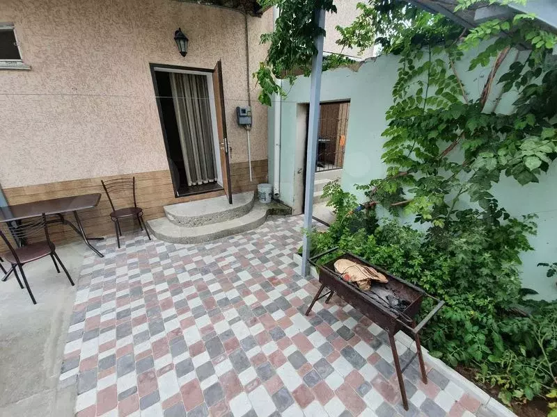 Комната 70 м, 1/2 эт. - Фото 0