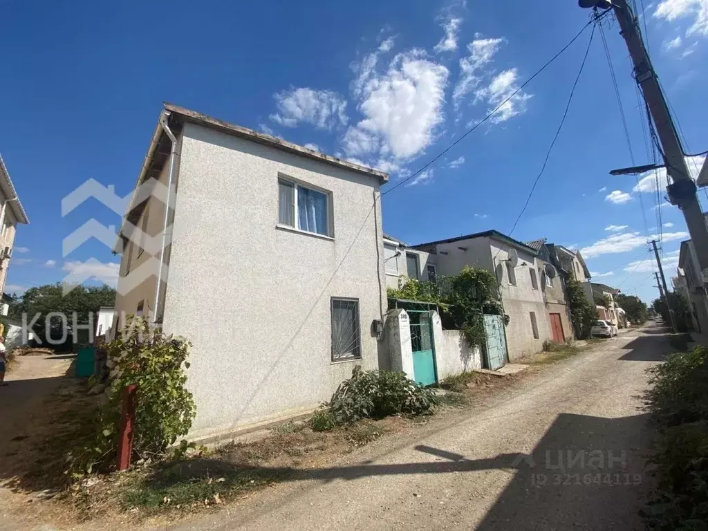 Дом в Крым, Сакский район, с. Штормовое ул. Ленина (200 м) - Фото 0