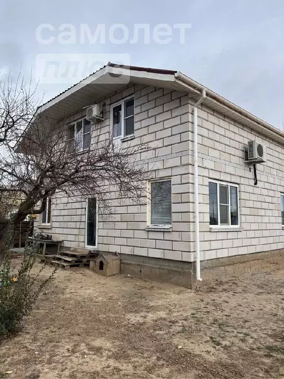 Дом в Астраханская область, Наримановский район, с. Старокучергановка ... - Фото 0