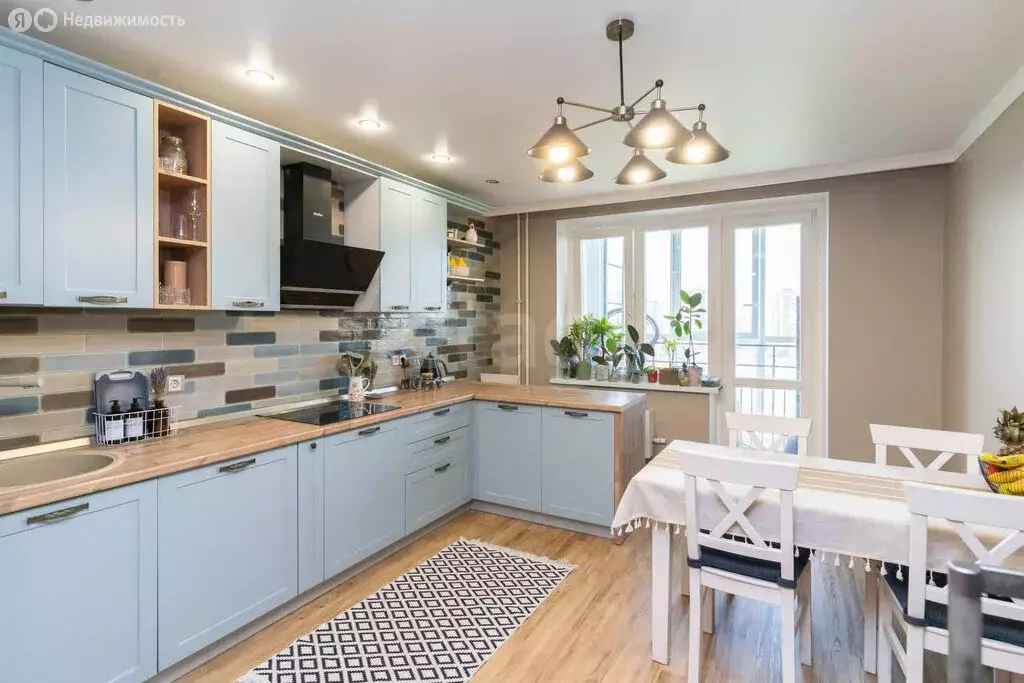 3-комнатная квартира: Тюмень, улица Федюнинского, 62 (86 м) - Фото 1