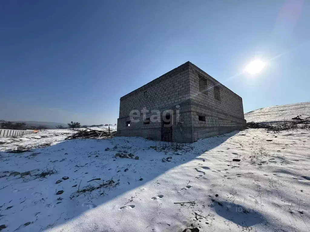 Дом в Ингушетия, Назрановский район, с. Али-Юрт 7-я линия (156 м) - Фото 0