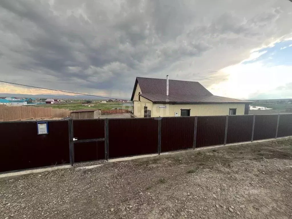 Дом в Алтай, с. Кош-Агач ул. Медицинская, 48 (100 м) - Фото 1
