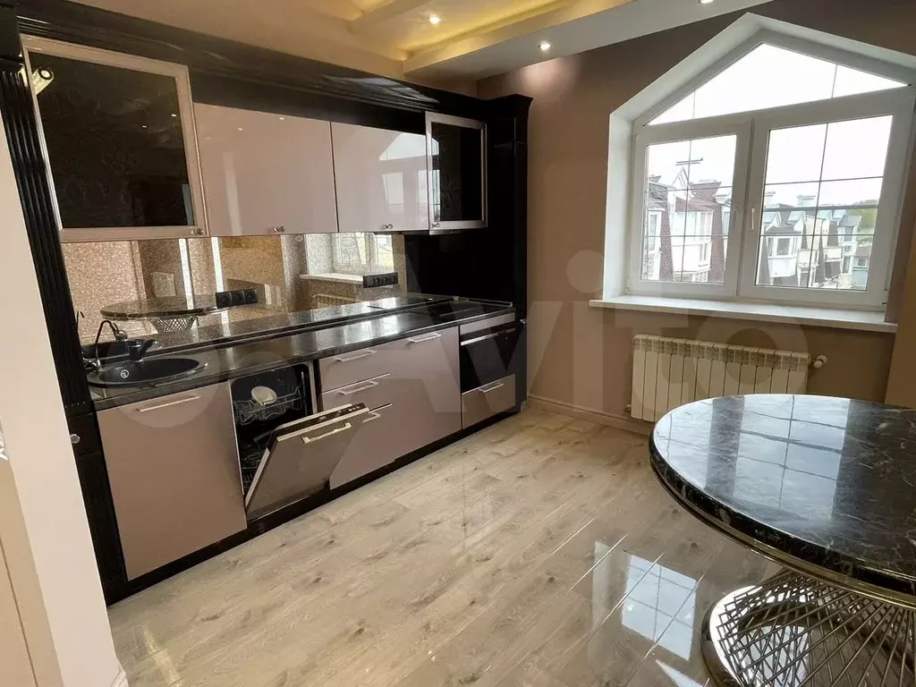 3-к. квартира, 105 м, 5/5 эт. - Фото 0