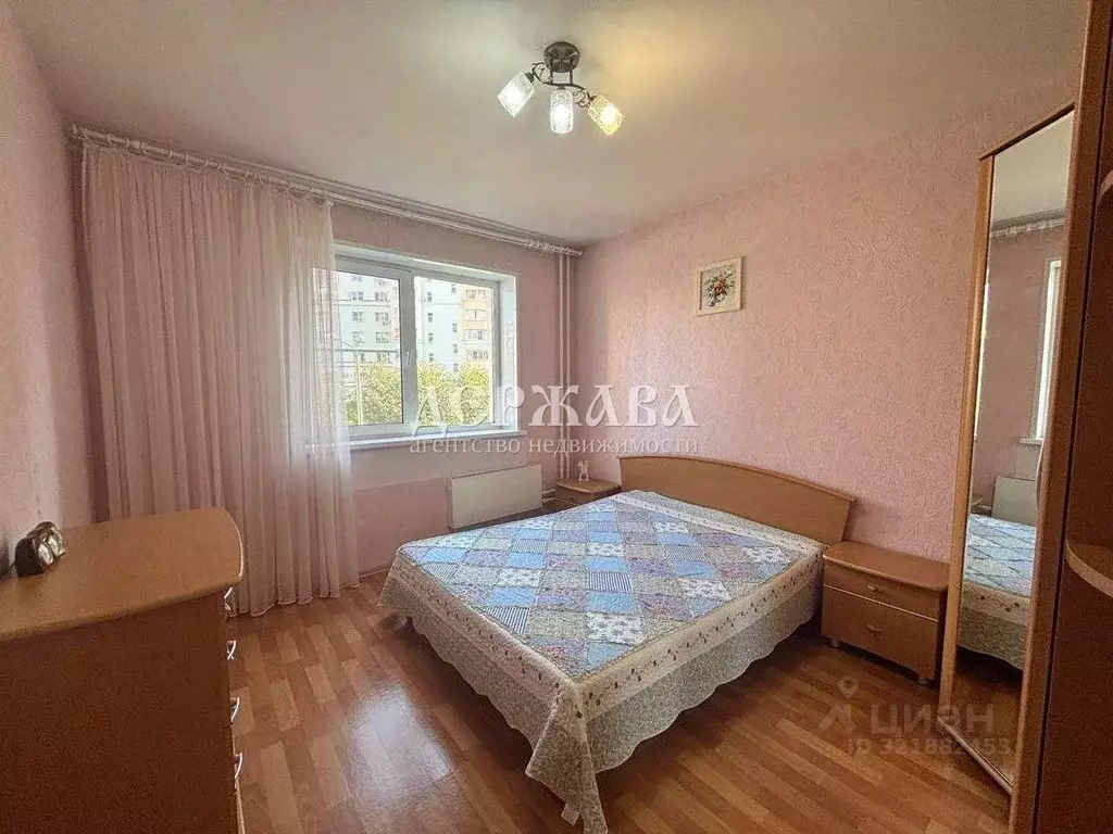 2-к кв. Белгородская область, Старый Оскол Степной мкр, 8 (61.5 м) - Фото 0